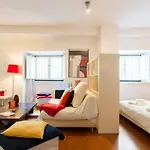 Guestready - Gorgeous Near Santa Justa Lift * Lisbona